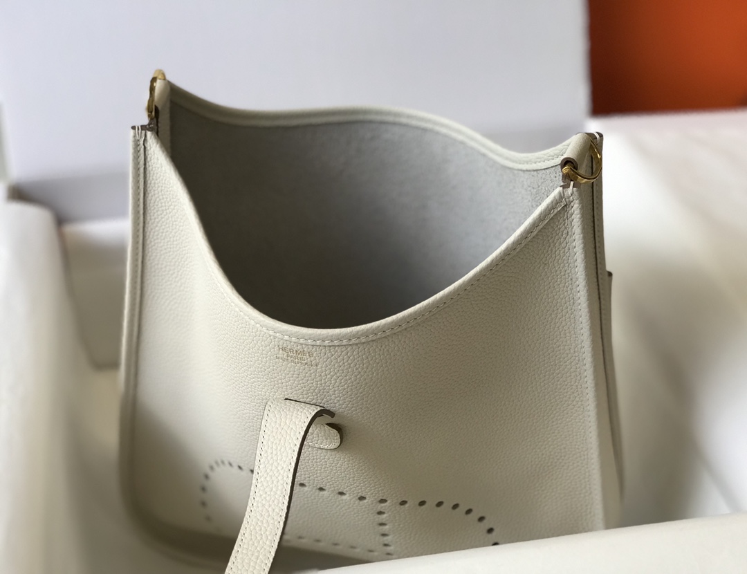 Hermes Evelyne III 29 PM Shoulder Bag In White Clemence Leather